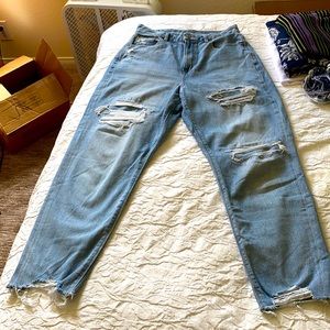 Curvy AE mom jean
